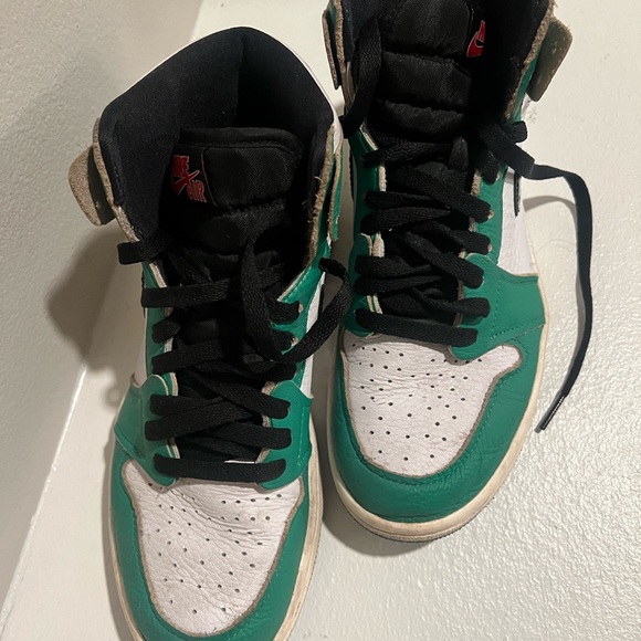 AIR JORDAN 1s - GREEN/RED/WHITE - Picture 2 of 3